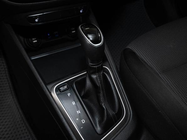 Hyundai Solaris II с пробегом 2017 года, цена 1 277 000 рублей, 152298 км, седан, Автокод Объявления