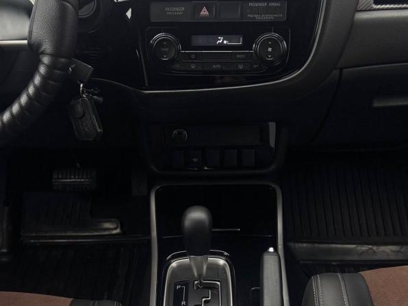 Mitsubishi Outlander III Рестайлинг 2 с пробегом 2018 года, цена 1 955 000 рублей, 57631 км, внедорожник, Автокод Объявления