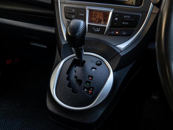 Toyota Ractis II с пробегом 2012 года, цена 830 000 рублей, 122330 км, хэтчбек, Автокод Объявления