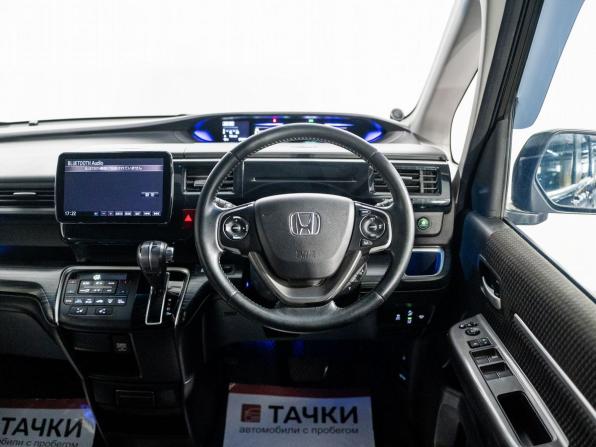 Honda Stepwgn V с пробегом 2015 года, цена 1 800 000 рублей, 99448 км, минивэн, Автокод Объявления
