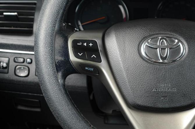 Toyota Avensis III Рестайлинг с пробегом 2011 года, цена 999 000 рублей, 325100 км, седан, Автокод Объявления