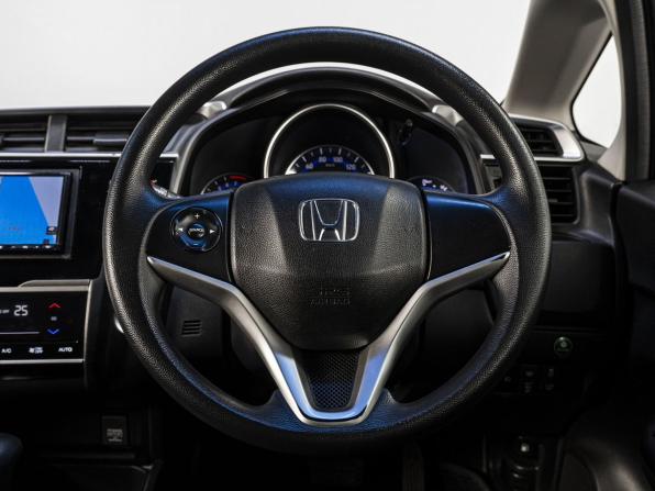 Honda Fit III с пробегом 2014 года, цена 950 000 рублей, 151838 км, хэтчбек, Автокод Объявления