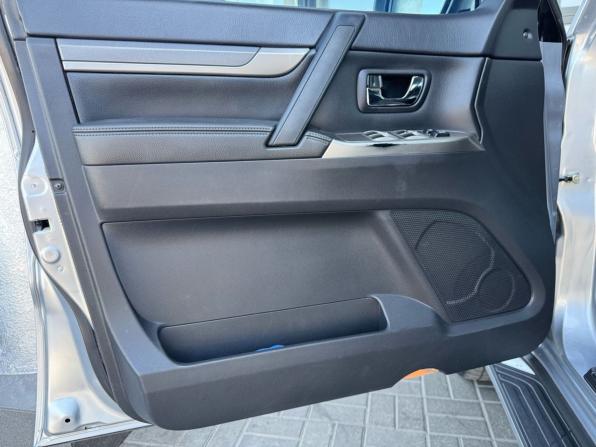 Mitsubishi Pajero IV Рестайлинг 2 с пробегом 2015 года, цена 2 577 000 рублей, 154586 км, внедорожник, Автокод Объявления