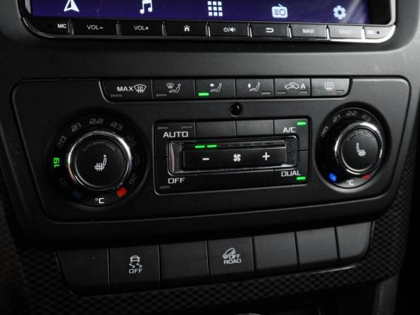 Skoda Yeti I Рестайлинг с пробегом 2017 года, цена 1 319 000 рублей, 211741 км, внедорожник, Автокод Объявления