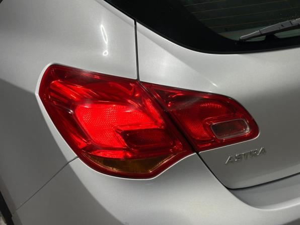 Opel Astra J Рестайлинг с пробегом 2012 года, цена 650 000 рублей, 170493 км, хэтчбек, Автокод Объявления