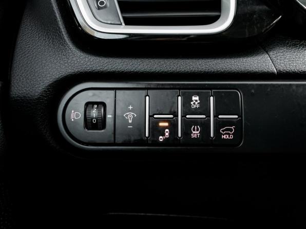 Kia Ceed III с пробегом 2021 года, цена 1 810 000 рублей, 104061 км, универсал, Автокод Объявления