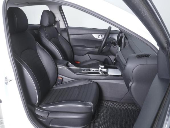 Kia K3 II (China Market) Рестайлинг с пробегом 2024 года, цена 2 349 000 рублей, 33515 км, седан, Автокод Объявления