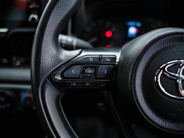 Toyota Yaris IV с пробегом 2021 года, цена 1 130 000 рублей, 89328 км, хэтчбек, Автокод Объявления