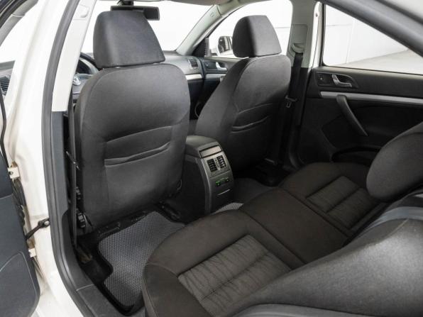 Skoda Octavia II (A5) Рестайлинг с пробегом 2011 года, цена 835 000 рублей, 248354 км, лифтбек, Автокод Объявления