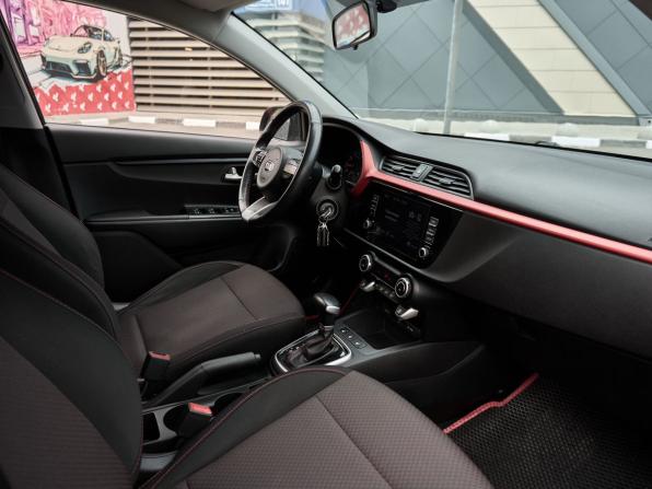 Kia Rio IV Рестайлинг с пробегом 2020 года, цена 1 308 000 рублей, 210083 км, седан, Автокод Объявления