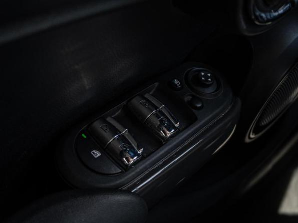 Mini Hatch III (F55/F56) Рестайлинг с пробегом 2020 года, цена 2 230 000 рублей, 59469 км, хэтчбек, Автокод Объявления