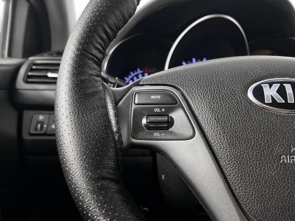 Kia Rio III Рестайлинг с пробегом 2017 года, цена 929 900 рублей, 178621 км, хэтчбек, Автокод Объявления