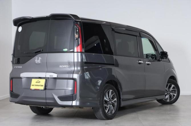 Honda Stepwgn V с пробегом 2015 года, цена 1 699 000 рублей, 130000 км, минивэн, Автокод Объявления