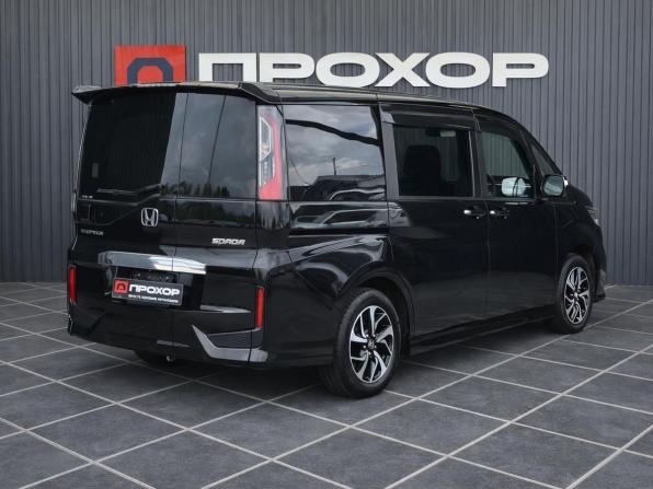 Honda Stepwgn V Рестайлинг с пробегом 2017 года, цена 2 307 000 рублей, 120875 км, минивэн, Автокод Объявления