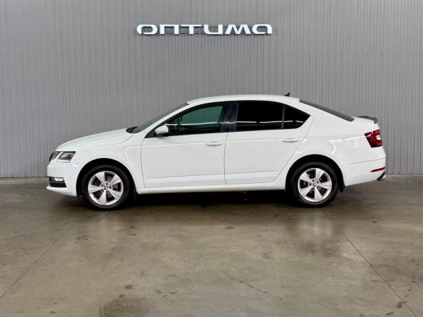 Skoda Octavia III (A7) Рестайлинг с пробегом 2017 года, цена 1 697 000 рублей, 209372 км, лифтбек, Автокод Объявления