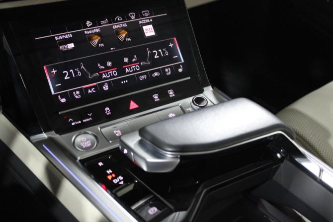 Audi e-tron I с пробегом 2020 года, цена 4 699 000 рублей, 79350 км, внедорожник, Автокод Объявления
