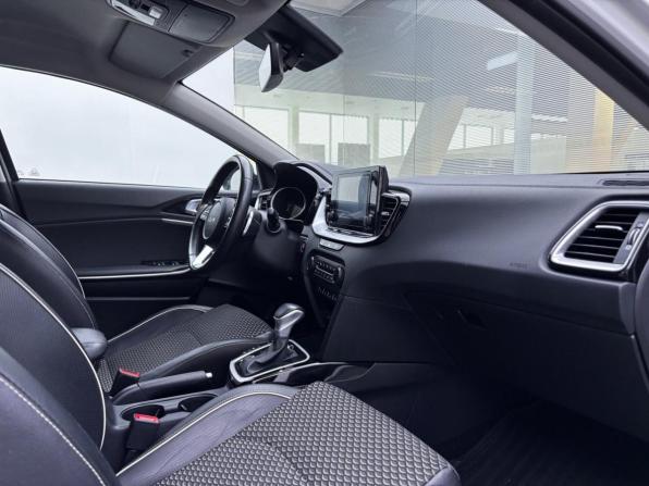 Kia Ceed III Рестайлинг с пробегом 2022 года, цена 2 039 000 рублей, 72051 км, хэтчбек, Автокод Объявления