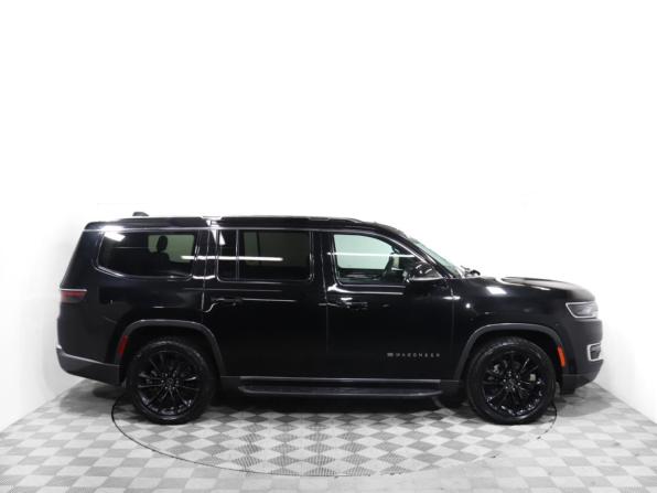 Jeep Wagoneer WS с пробегом 2022 года, цена 8 270 000 рублей, 33500 км, внедорожник, Автокод Объявления