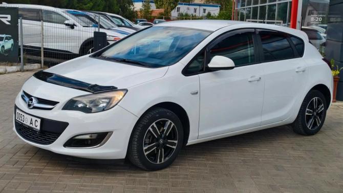 Opel Astra J Рестайлинг с пробегом 2013 года, цена 799 900 рублей, 136988 км, хэтчбек, Автокод Объявления