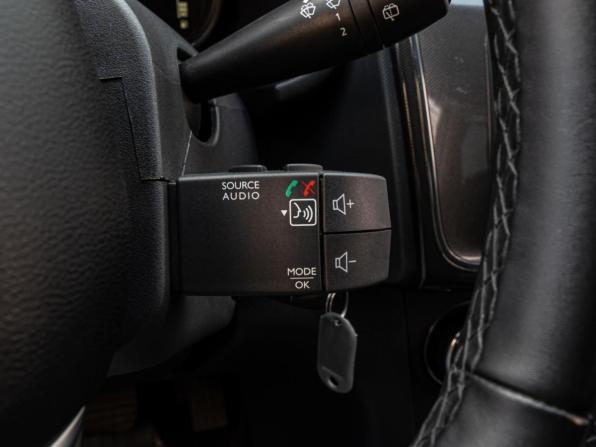 Renault Sandero II Рестайлинг с пробегом 2019 года, цена 1 239 000 рублей, 123905 км, хэтчбек, Автокод Объявления