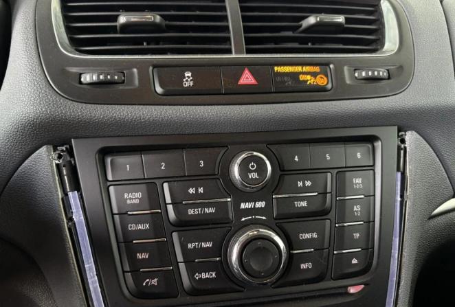 Opel Mokka I с пробегом 2013 года, цена 1 085 000 рублей, 116700 км, внедорожник, Автокод Объявления