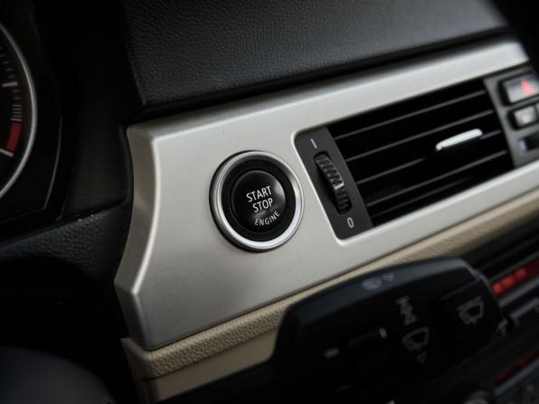 BMW 3 серии V (E90/E91/E92/E93) Рестайлинг с пробегом 2011 года, цена 941 000 рублей, 236727 км, седан, Автокод Объявления