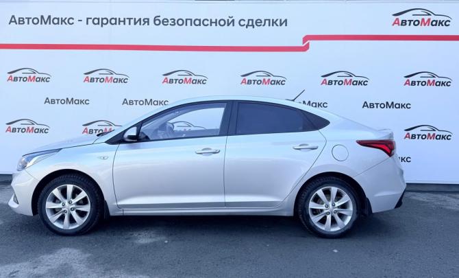 Hyundai Solaris II с пробегом 2018 года, цена 1 330 000 рублей, 161725 км, седан, Автокод Объявления