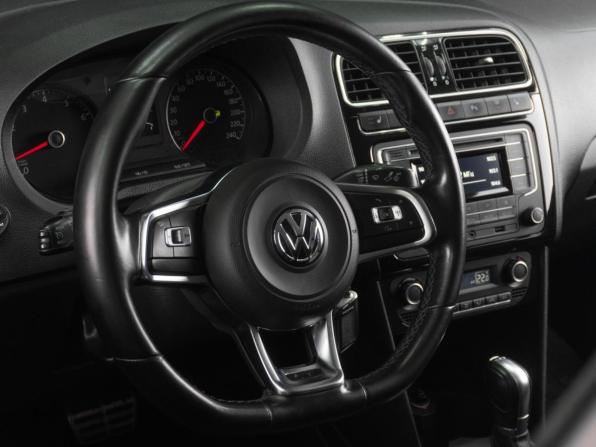 Volkswagen Polo V Рестайлинг с пробегом 2016 года, цена 1 369 000 рублей, 159138 км, седан, Автокод Объявления