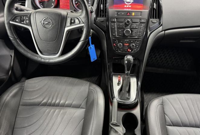Opel Astra J Рестайлинг с пробегом 2014 года, цена 900 000 рублей, 120957 км, хэтчбек, Автокод Объявления