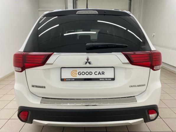 Mitsubishi Outlander III Рестайлинг 2 с пробегом 2015 года, цена 1 650 000 рублей, 176461 км, внедорожник, Автокод Объявления