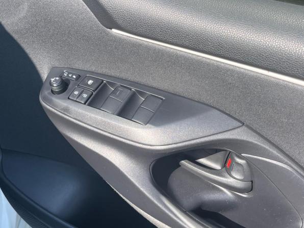 Toyota Yaris IV с пробегом 2021 года, цена 1 200 000 рублей, 85000 км, хэтчбек, Автокод Объявления