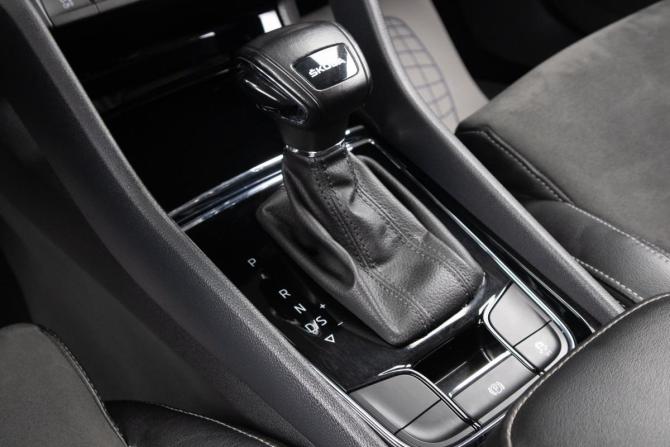 Skoda Karoq I с пробегом 2020 года, цена 2 249 000 рублей, 110532 км, внедорожник, Автокод Объявления
