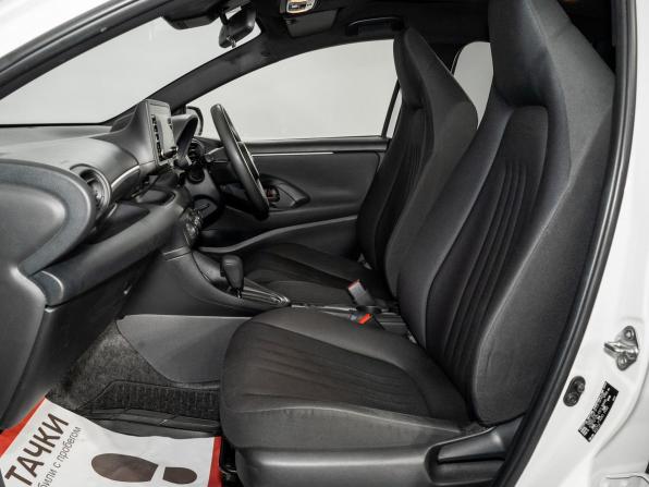 Toyota Yaris IV с пробегом 2020 года, цена 1 040 000 рублей, 130895 км, хэтчбек, Автокод Объявления