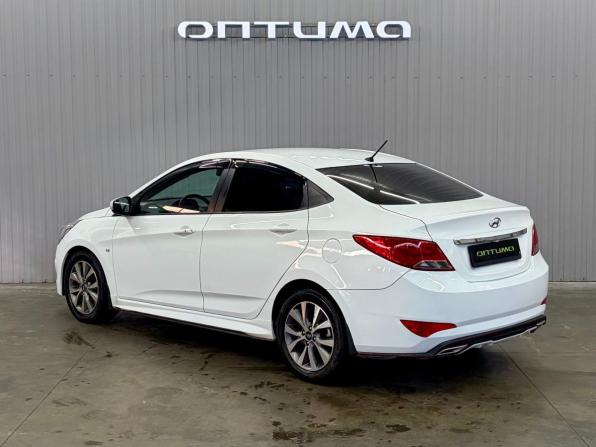 Hyundai Solaris I Рестайлинг с пробегом 2015 года, цена 1 037 000 рублей, 175477 км, седан, Автокод Объявления