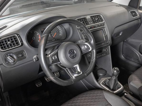 Volkswagen Polo V Рестайлинг с пробегом 2018 года, цена 1 028 200 рублей, 134254 км, седан, Автокод Объявления
