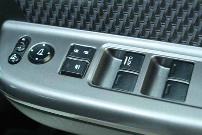 Honda Stepwgn V с пробегом 2015 года, цена 1 949 000 рублей, 102000 км, минивэн, Автокод Объявления