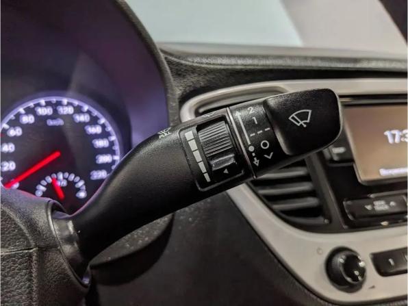 Hyundai Solaris II с пробегом 2018 года, цена 940 000 рублей, 195000 км, седан, Автокод Объявления