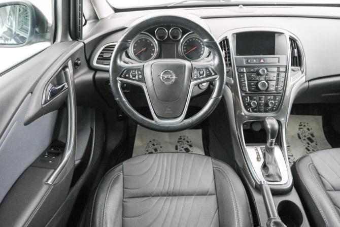 Opel Astra J Рестайлинг с пробегом 2014 года, цена 829 000 рублей, 176000 км, седан, Автокод Объявления