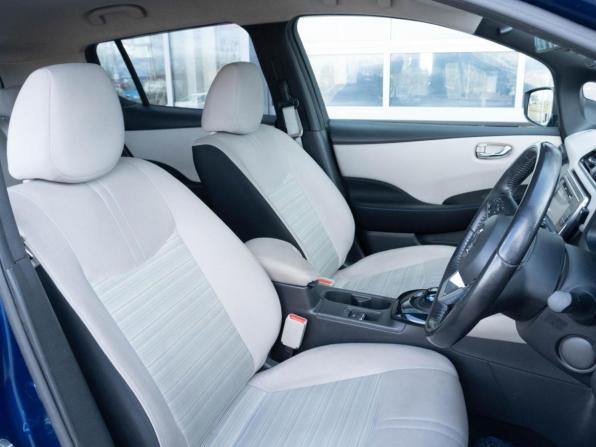 Nissan Leaf II (ZE1) с пробегом 2018 года, цена 1 601 000 рублей, 130313 км, хэтчбек, Автокод Объявления
