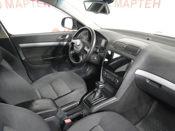 Skoda Octavia II (A5) Рестайлинг с пробегом 2012 года, цена 700 000 рублей, 251237 км, лифтбек, Автокод Объявления