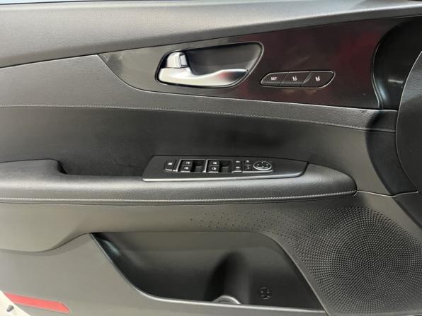 Kia Cerato IV Рестайлинг с пробегом 2021 года, цена 2 195 000 рублей, 86425 км, седан, Автокод Объявления