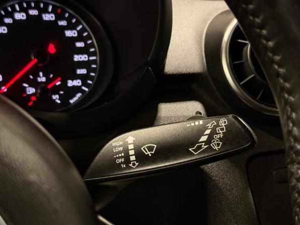 Audi A1 I (8X) с пробегом 2012 года, цена 1 090 000 рублей, 141491 км, хэтчбек, Автокод Объявления