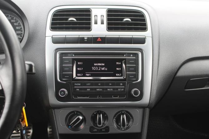 Volkswagen Polo V Рестайлинг с пробегом 2016 года, цена 1 150 000 рублей, 143000 км, седан, Автокод Объявления