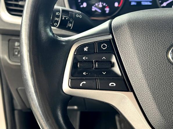 Hyundai Solaris II с пробегом 2019 года, цена 1 585 000 рублей, 72300 км, седан, Автокод Объявления