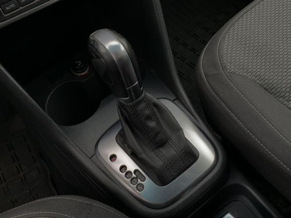 Volkswagen Polo V Рестайлинг с пробегом 2015 года, цена 729 000 рублей, 332819 км, седан, Автокод Объявления