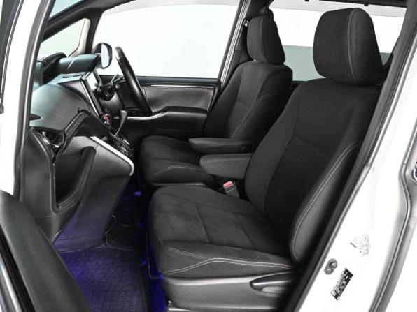 Toyota Esquire I Рестайлинг с пробегом 2017 года, цена 2 349 000 рублей, 149884 км, минивэн, Автокод Объявления