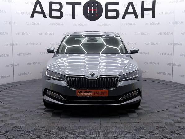 Skoda Superb III Рестайлинг с пробегом 2021 года, цена 2 489 000 рублей, 161797 км, лифтбек, Автокод Объявления