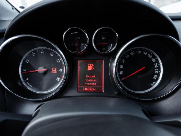 Opel Astra J Рестайлинг с пробегом 2012 года, цена 745 000 рублей, 246652 км, седан, Автокод Объявления