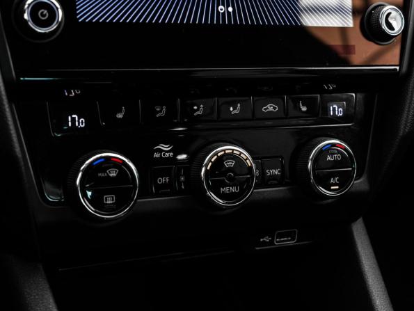 Skoda Octavia III (A7) Рестайлинг с пробегом 2019 года, цена 1 449 000 рублей, 195279 км, лифтбек, Автокод Объявления