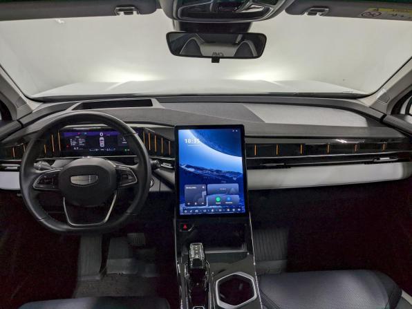 Geely Atlas II с пробегом 2024 года, цена 2 890 000 рублей, 31798 км, внедорожник, Автокод Объявления